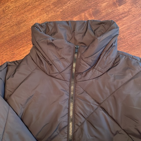ANA black zip up puffer jacket - Picture 10 of 13